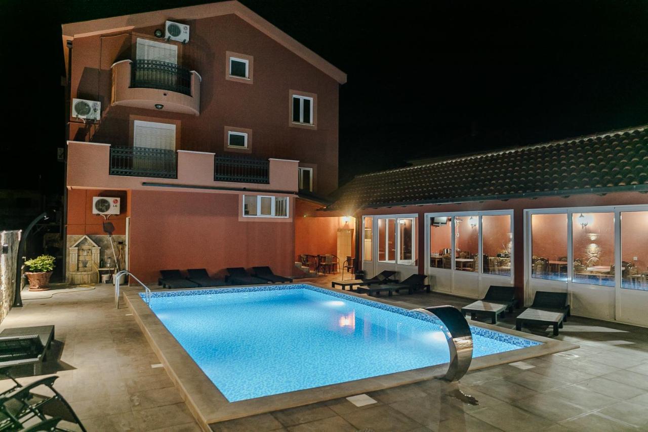 Guest House Villa Zivanovic Herceg Novi Exterior foto